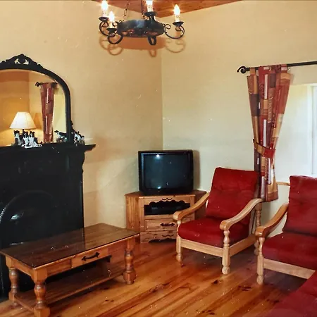 Private House In Scenic Location Sleeping 8 People