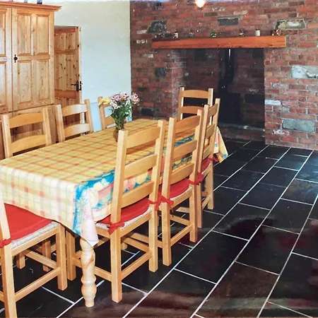 Private House In Scenic Location Sleeping 8 People