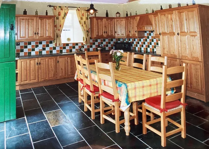 Dom wakacyjny Private House In Scenic Location Sleeping 8 People Ennis